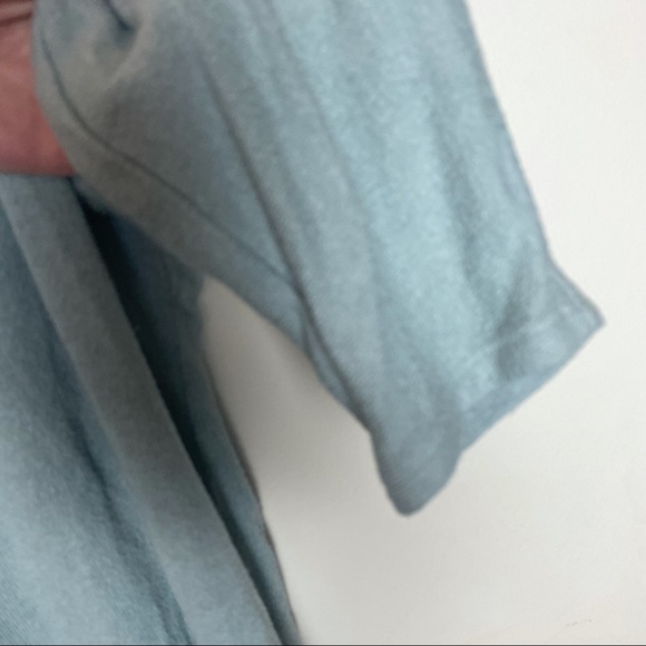 American Eagle Blue V-Neck Soft Shirt Size L - Picture 5 of 8